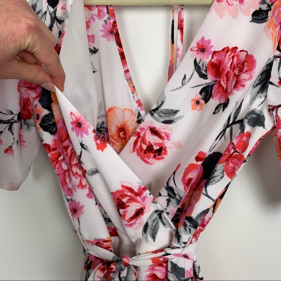 NWT TRIXXI Francesca's Crop Floral Wrap Jumpsuit - Picture 9 of 16